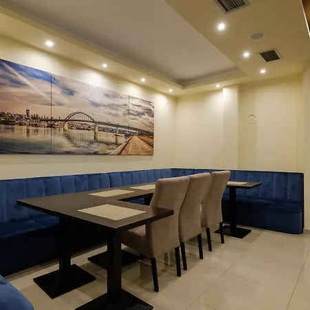 Hotel Airport Garni 3*