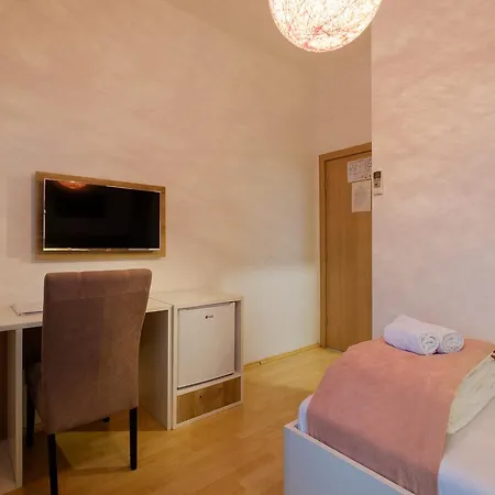 Hotel Airport Garni 3*