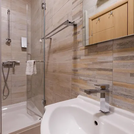 Hotel Airport Garni 3*