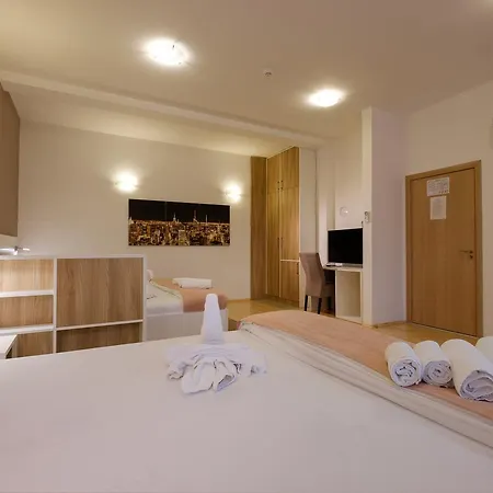 Hotel Airport Garni 3*