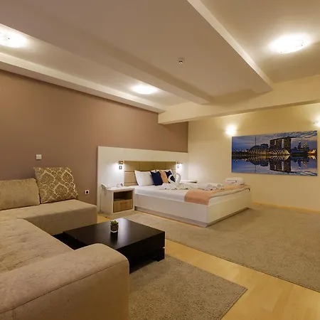 Hotel Airport Garni 3*