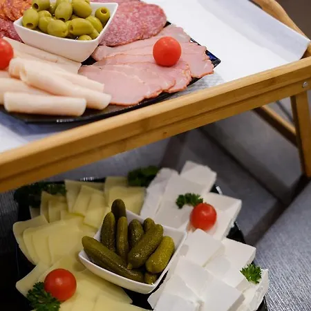 Hotel Airport Garni 3*