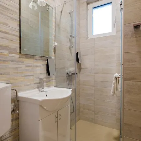 Hotel Airport Garni 3*
