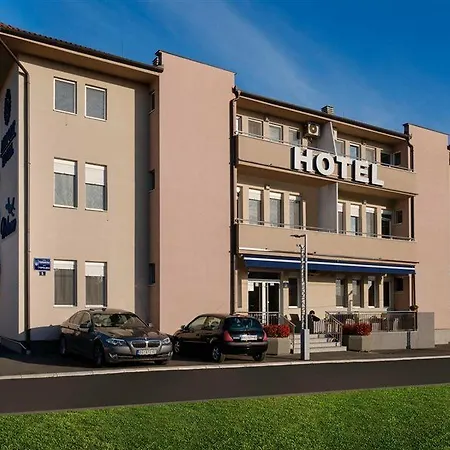 Airport Garni Hotel