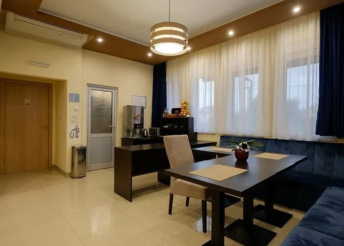 Hotel Airport Garni